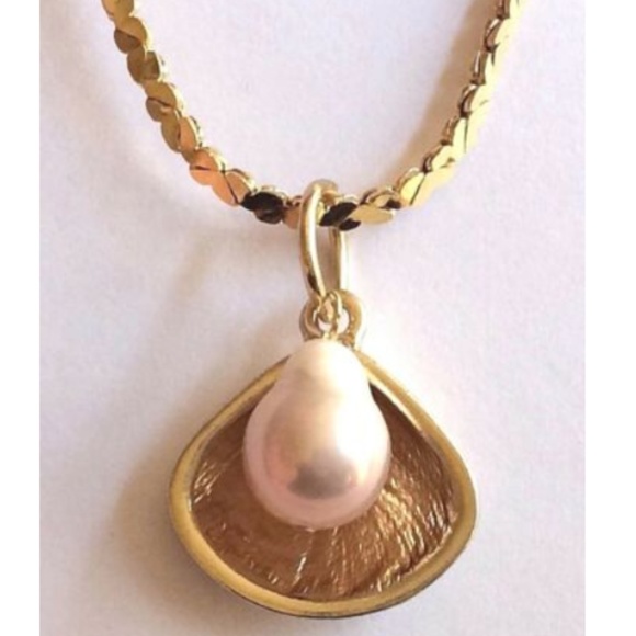 Gold Scallop Shell Pearl Necklace 18" Freshwater - Picture 2 of 8